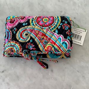 New with tags Vera Bradley All Wrapped Up Jewelry Roll in Parisian Paisley